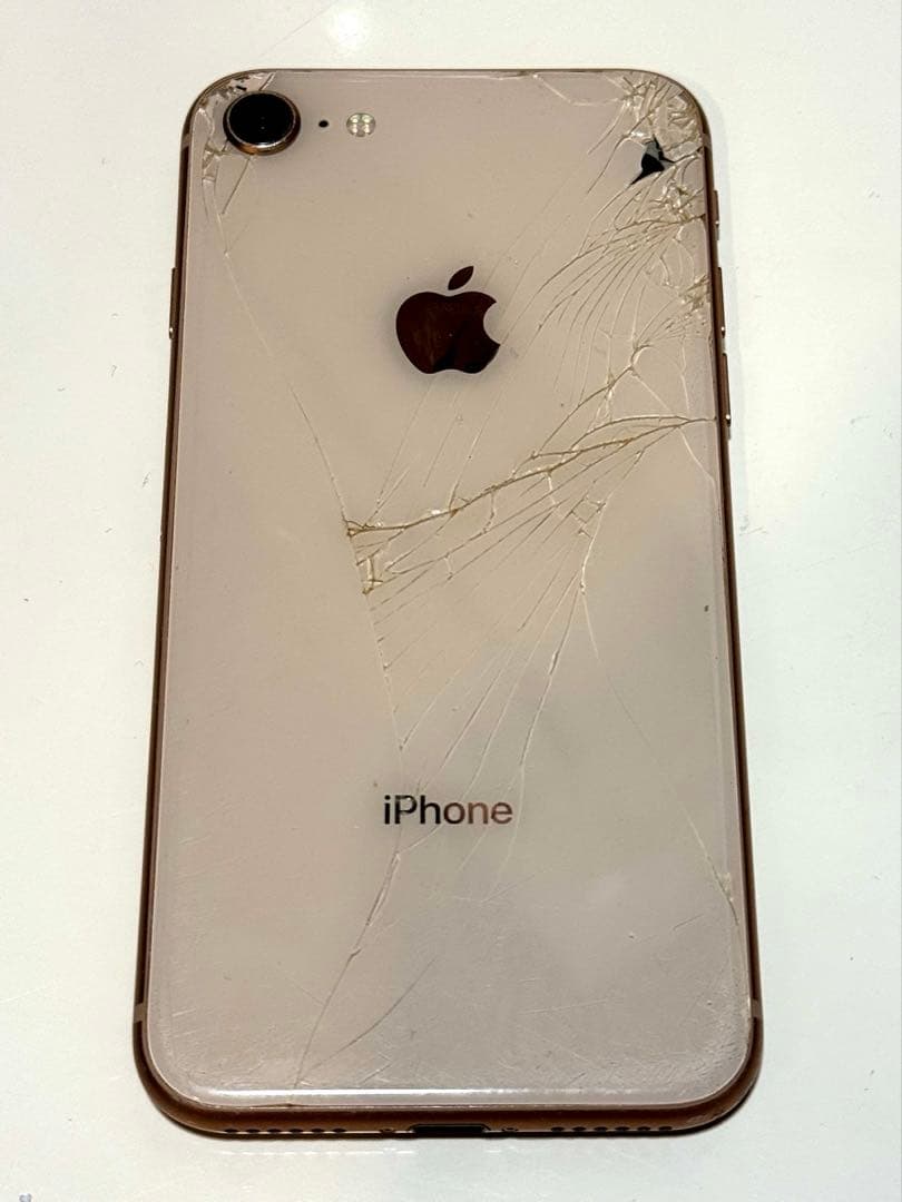 iPhone8 64GB SIMフリー 最大容量82％ 本体のみ 割れ有