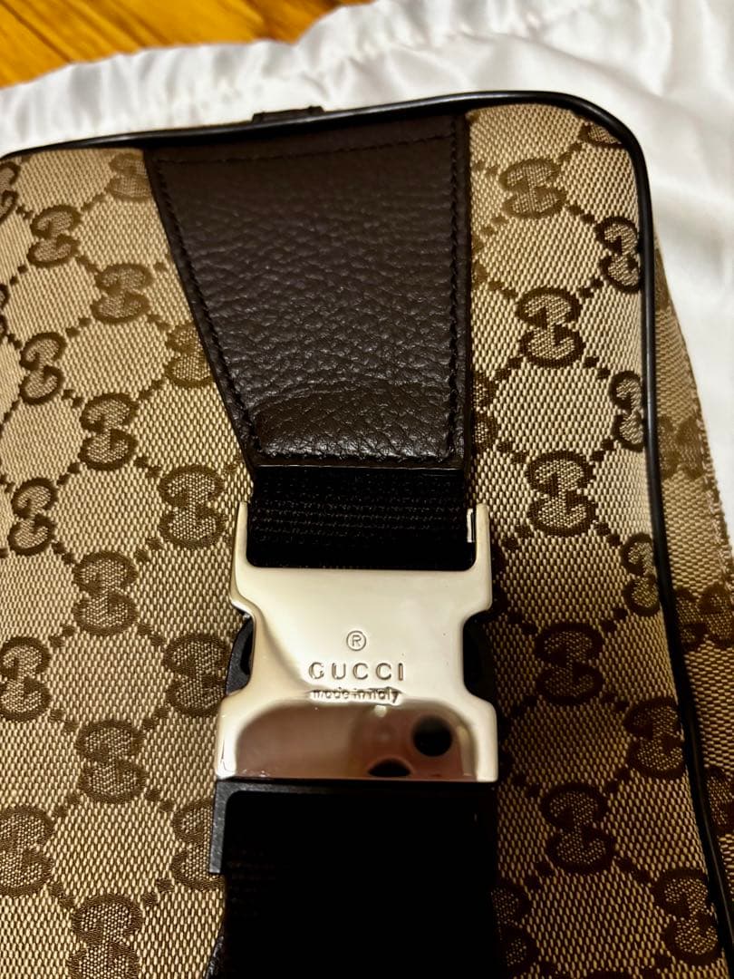 GUCCI ショルダーバッグ　ボディバッグ