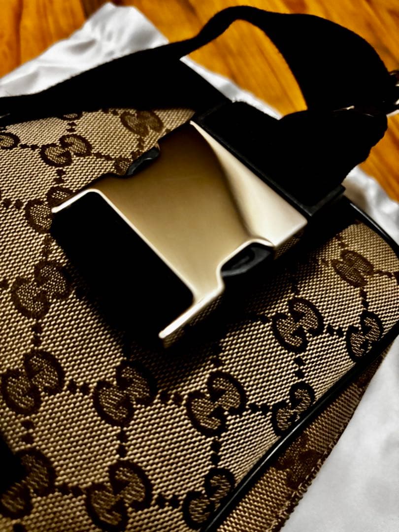GUCCI ショルダーバッグ　ボディバッグ