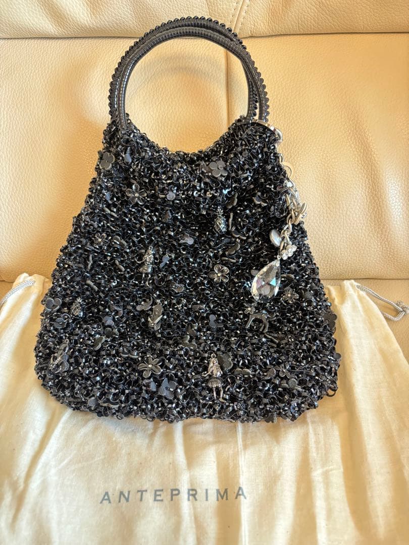 ハワイ限定　ANTEPRIMA ビーズ装飾 ブラックハンドバッグ　チャーム付き