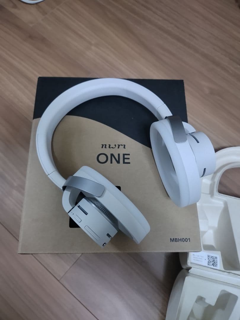 NWM ONE ワイヤレスヘッドホン MBH001