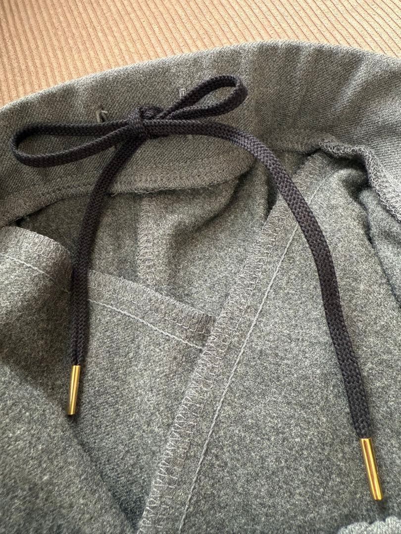 OUR 洗える裏起毛のあったかテーパードパンツ　グレー