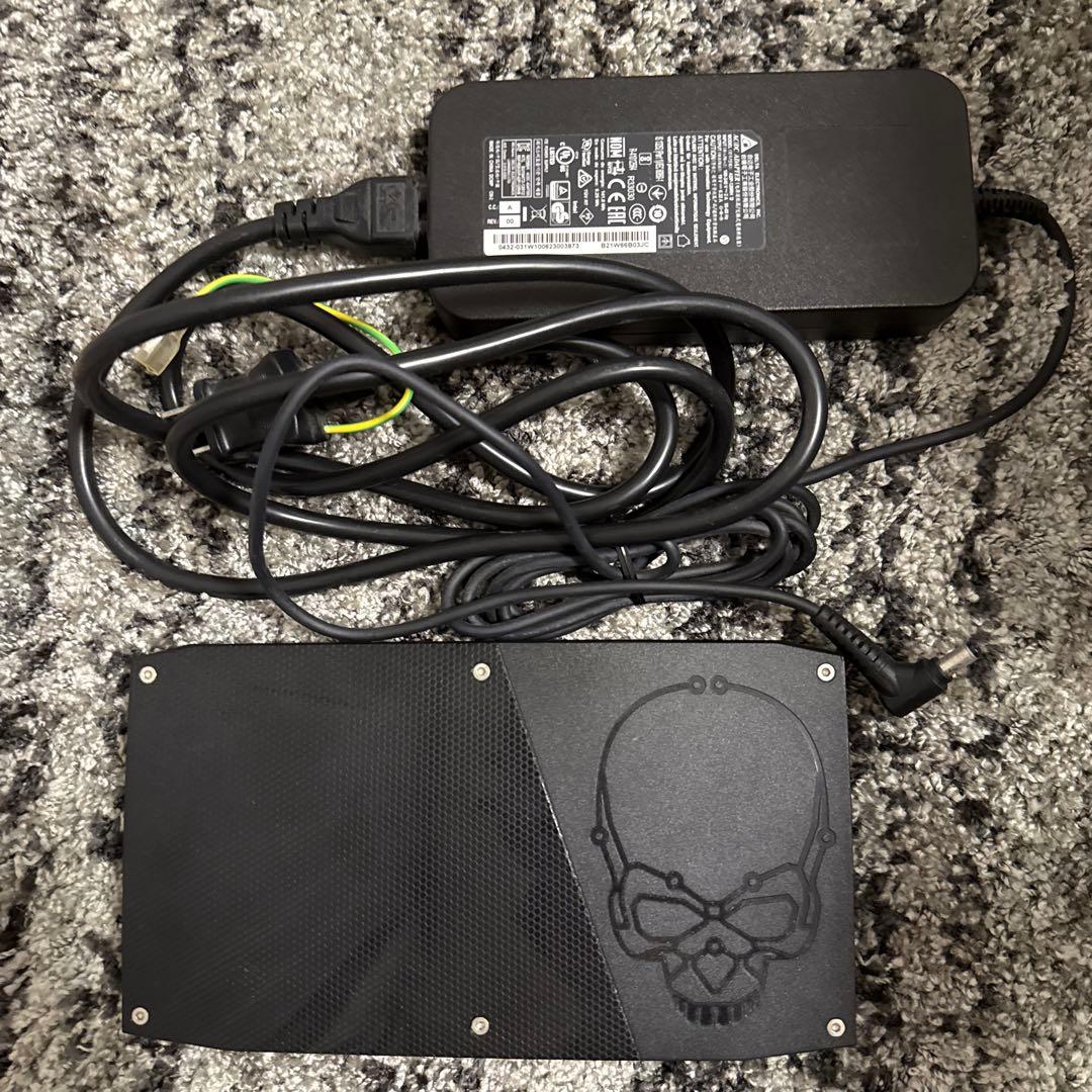 Intel NUC ミニPC 本体とACアダプター　nuc6i7kyk