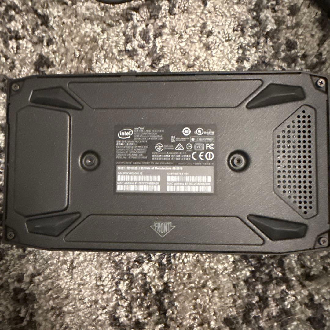 Intel NUC ミニPC 本体とACアダプター　nuc6i7kyk
