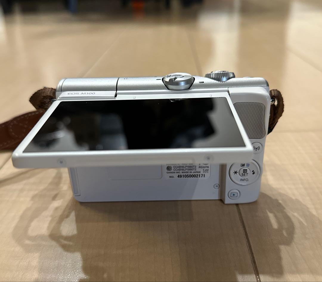 Canon EOS M100 ホワイト レンズ2本付属 持ち運び用ケース付き