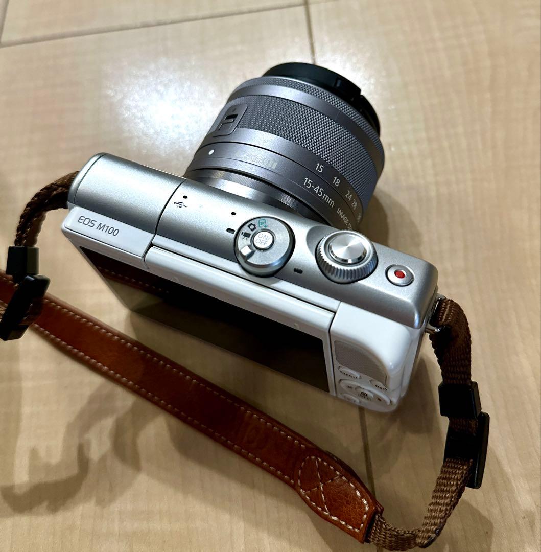 Canon EOS M100 ホワイト レンズ2本付属 持ち運び用ケース付き