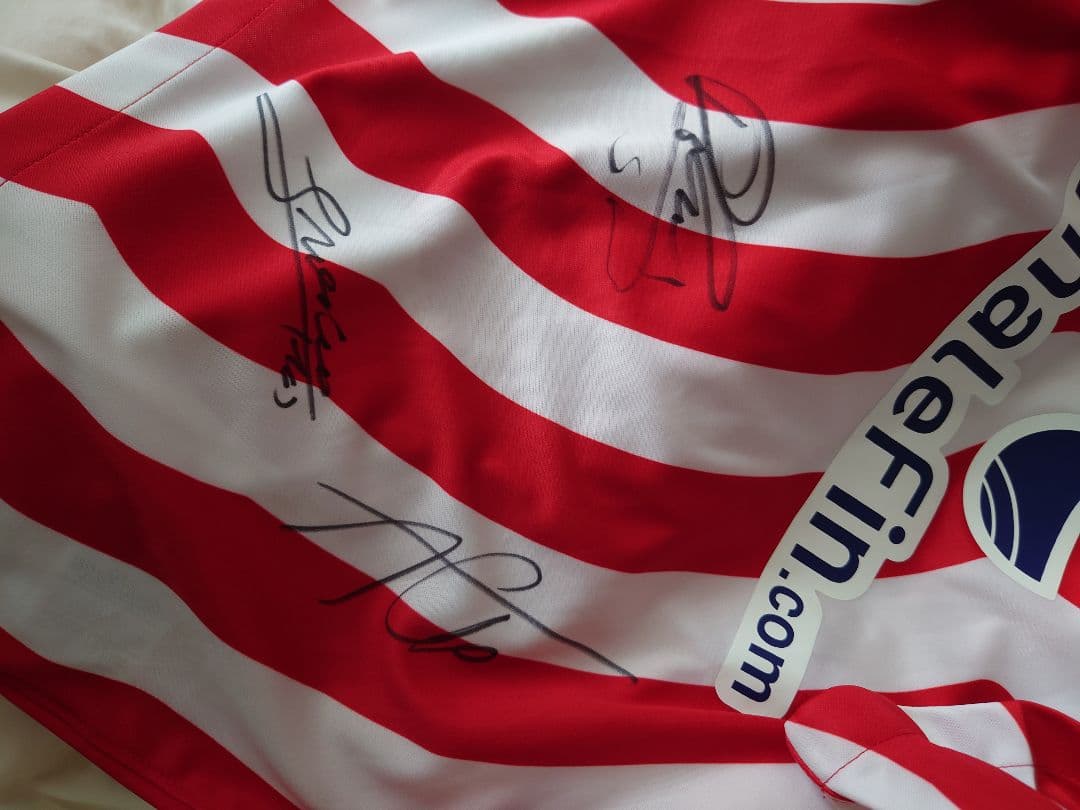 アトレティコ・マドリード　アルゼンチン代表3人のサイン入りユニフォーム+スカーフ