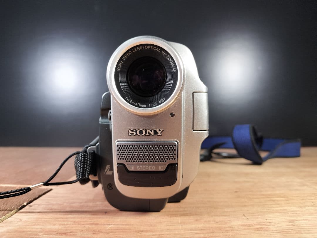 Sony ビデオカメラバッテリー、充電器、取説付き DCR-TRV7