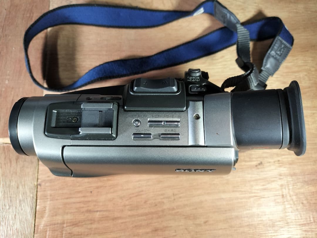 Sony ビデオカメラバッテリー、充電器、取説付き DCR-TRV7