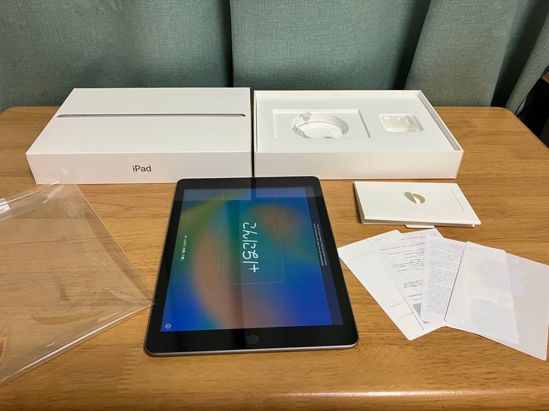 【美品】第5世代　iPad スペースグレイ　Wi-Fi 32GB シートシール付
