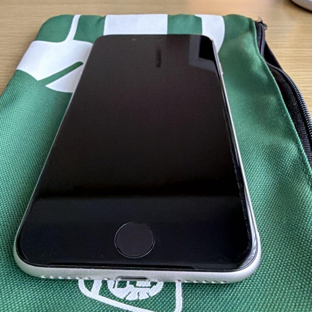 美品！ iPhone SE3 256GB ホワイト バッテリー87% とても綺麗