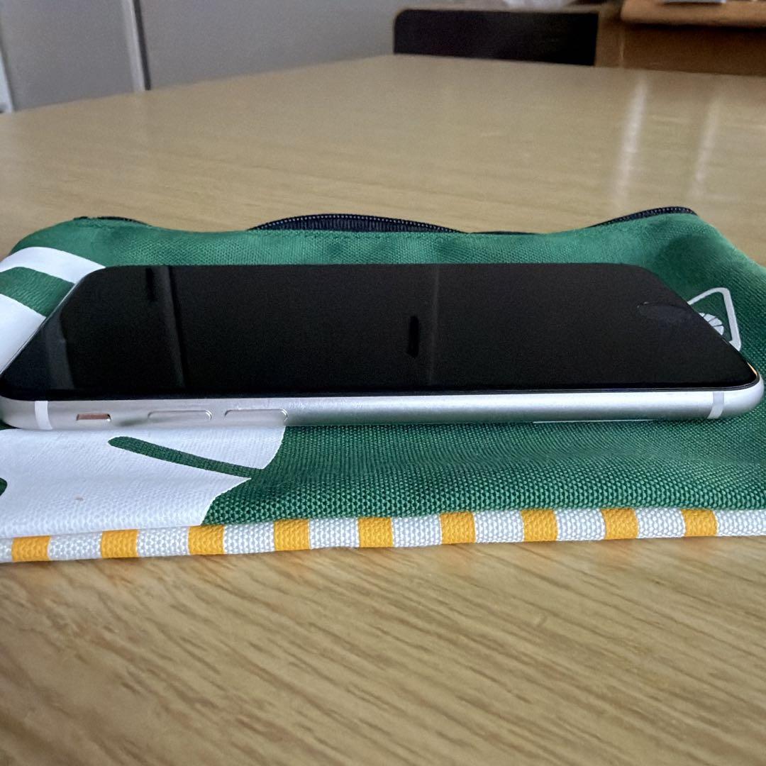 美品！ iPhone SE3 256GB ホワイト バッテリー87% とても綺麗