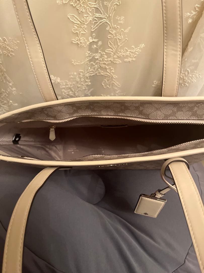 新品未使用　最終値下げケイトスペード　トートバッグ　スペードフラワー