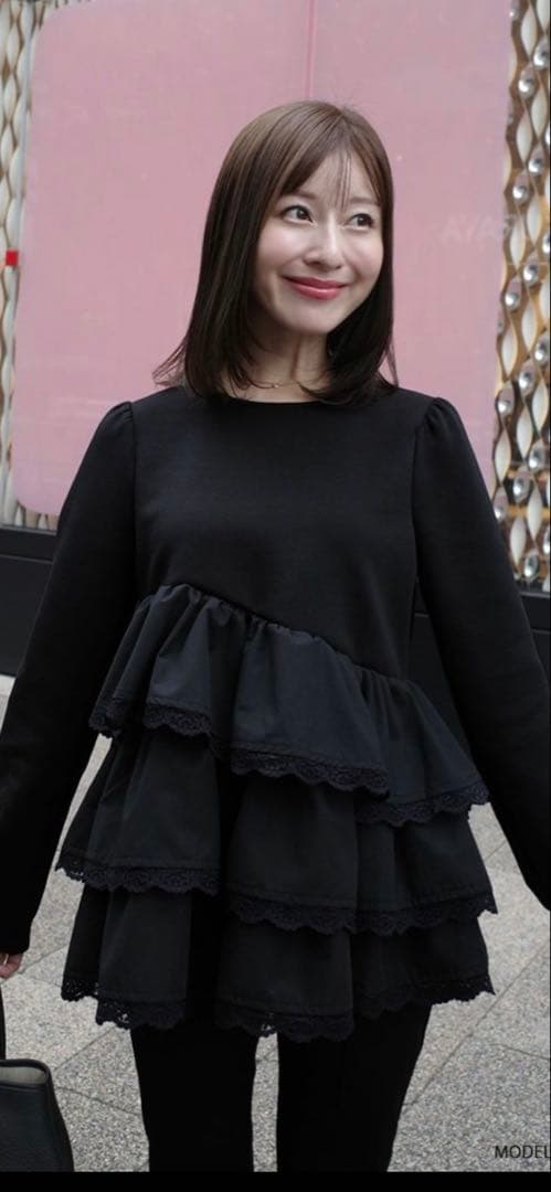 fitmore saayaコラボ　ボリュームフリルアシメトップス