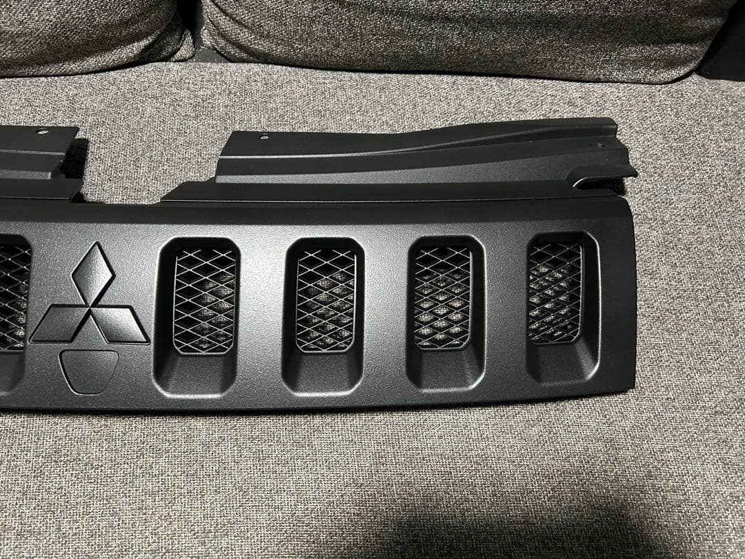 デリカＤ５‼️フロントグリル　送料込み‼️ラバーチッピング塗装