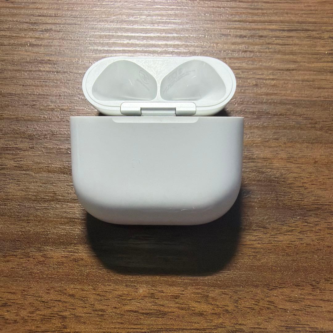 AirPods4 アクティブノイズキャンセル　箱付き イヤホンケース２つ付き