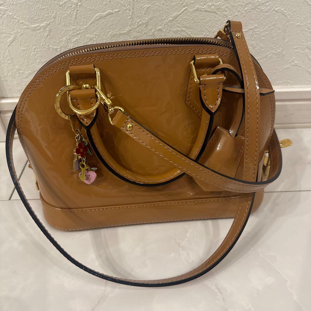 ルイ・ヴィトン ベージュ ヴェルニ　ハンドバッグ　ショルダー付