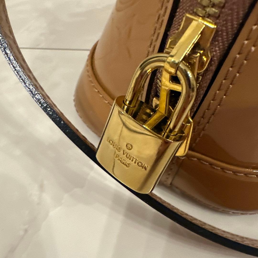 ルイ・ヴィトン ベージュ ヴェルニ　ハンドバッグ　ショルダー付