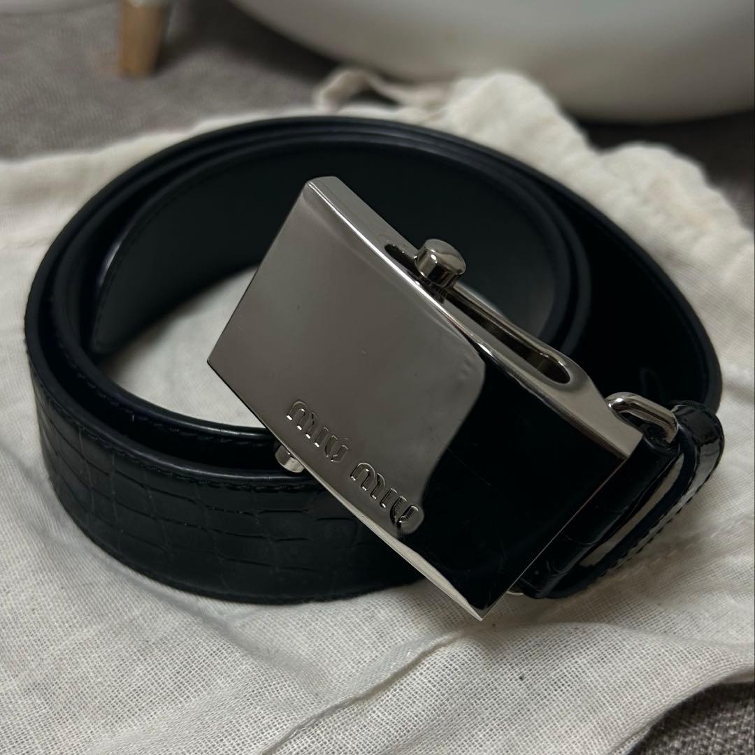 miumiu ミュウミュウ　ブラックレザーベルト シルバーロゴ刻印バックル