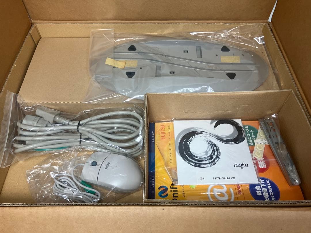 未使用 富士通 PC 本体 FMV-6667SL6C Windows98 SE