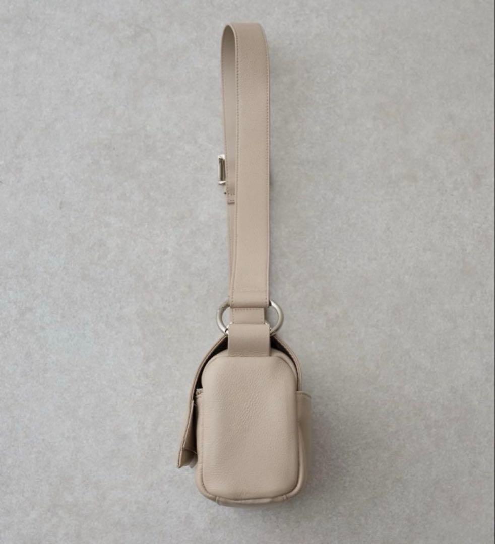 新品 ビアズリー beardsley レザー ボディバッグ　ショルダーバッグ