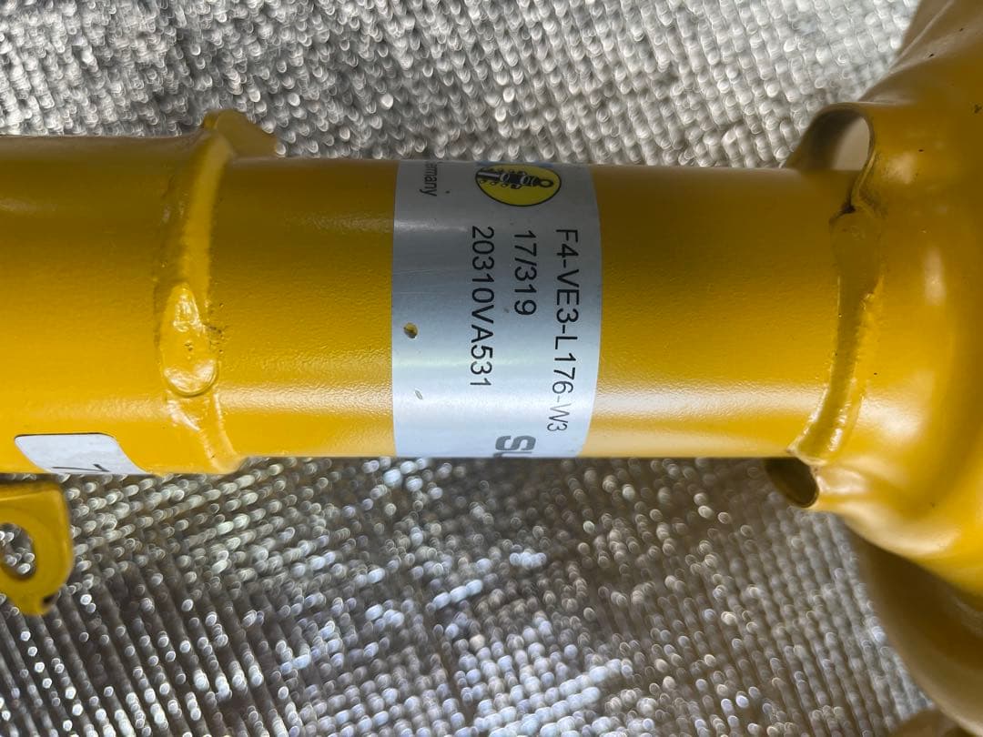 VM4 レヴォーグ　フロントショック