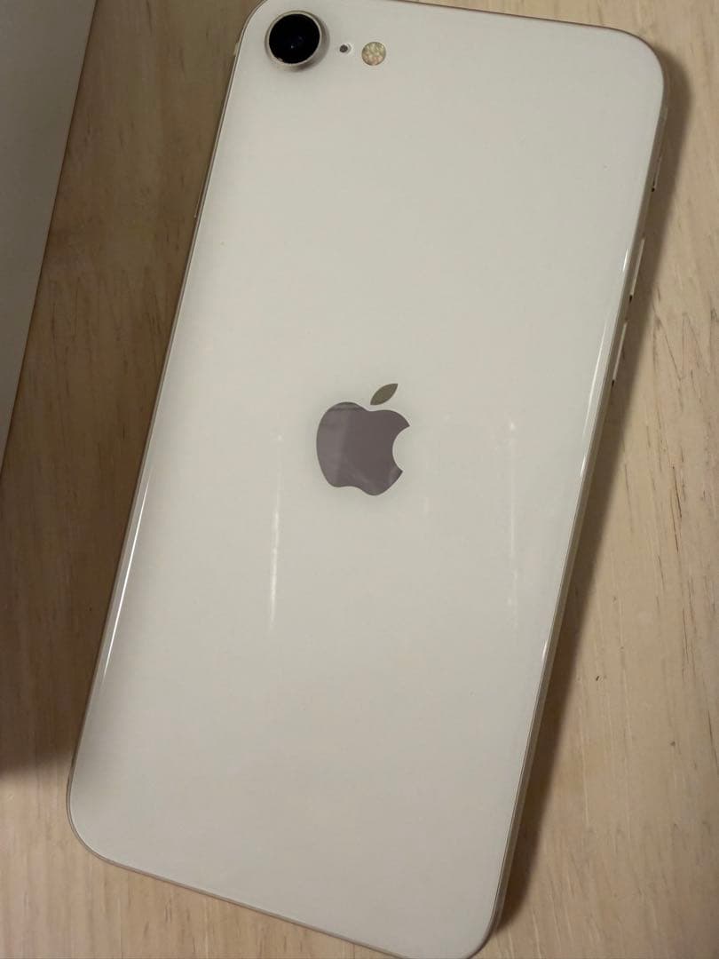 iPhoneSE 第3世代 スターライト　64GB