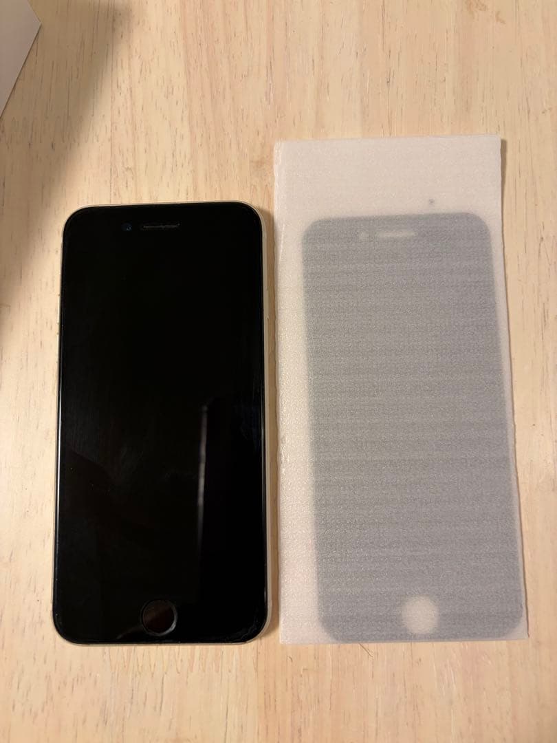 iPhoneSE 第3世代 スターライト　64GB