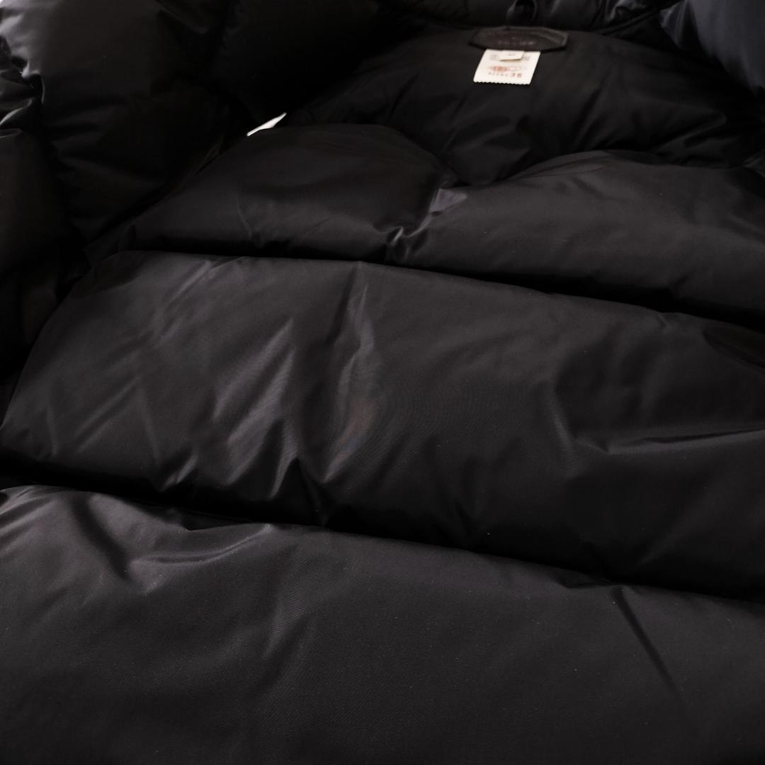 ロッキーマウンテンフェザーベッド ダウンベスト 40 L ブラック BEAMS