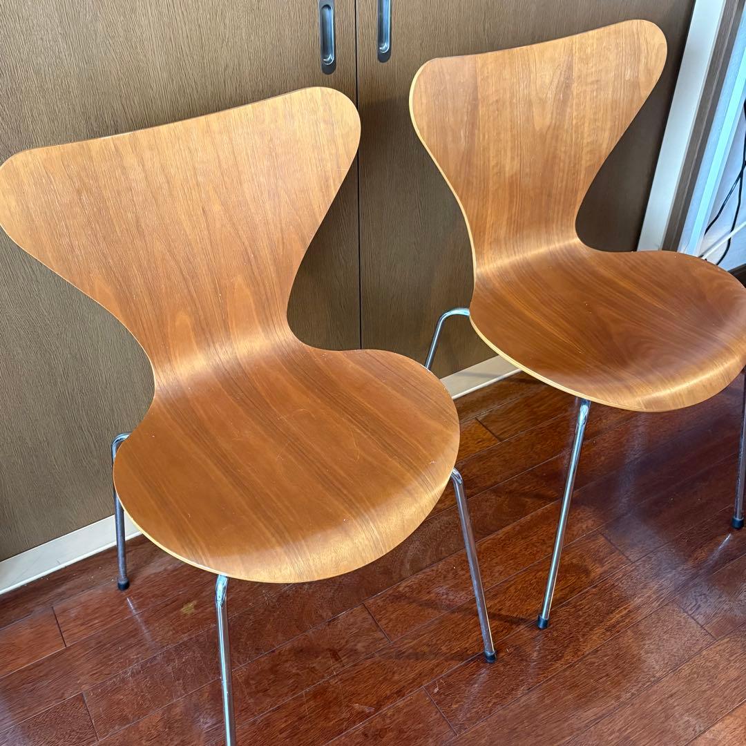 2003製正規品:Fritz Hansen セブンチェア(左)