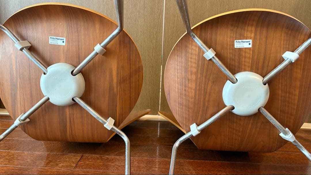 2003製正規品:Fritz Hansen セブンチェア(左)