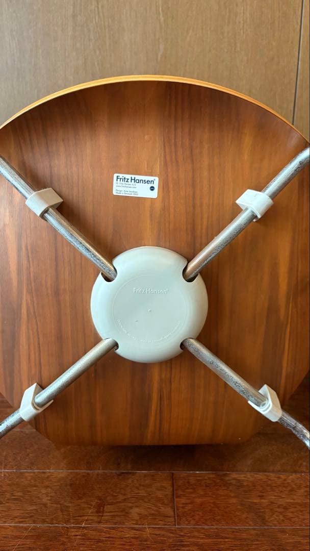 2003製正規品:Fritz Hansen セブンチェア(左)