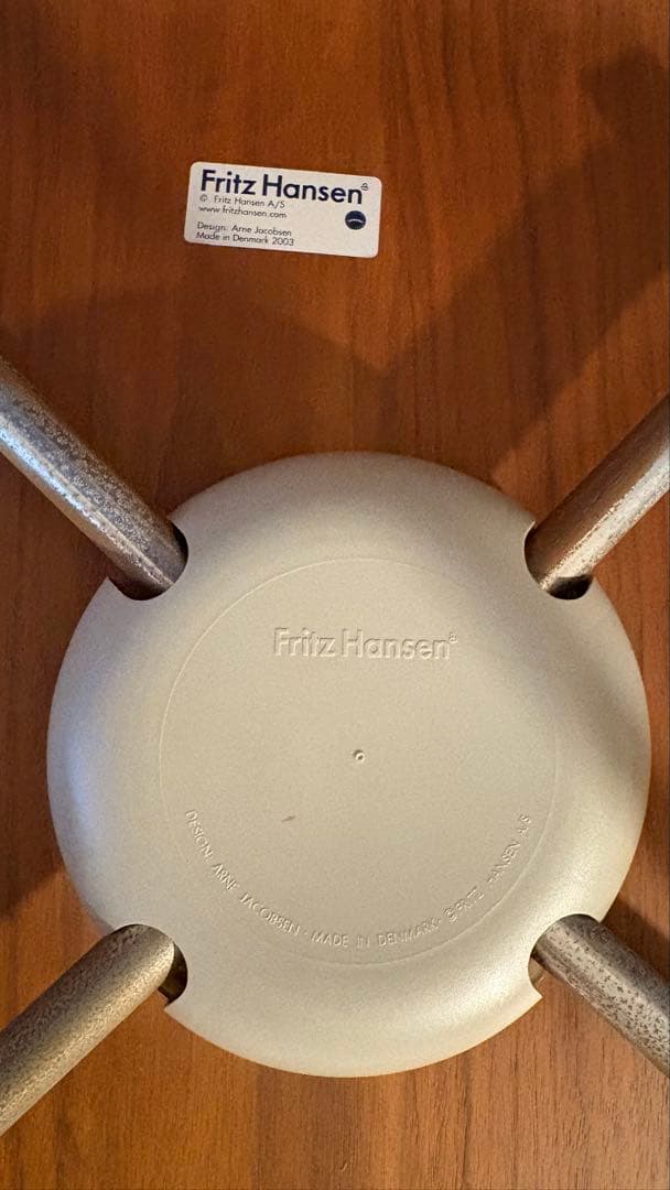 2003製正規品:Fritz Hansen セブンチェア(左)