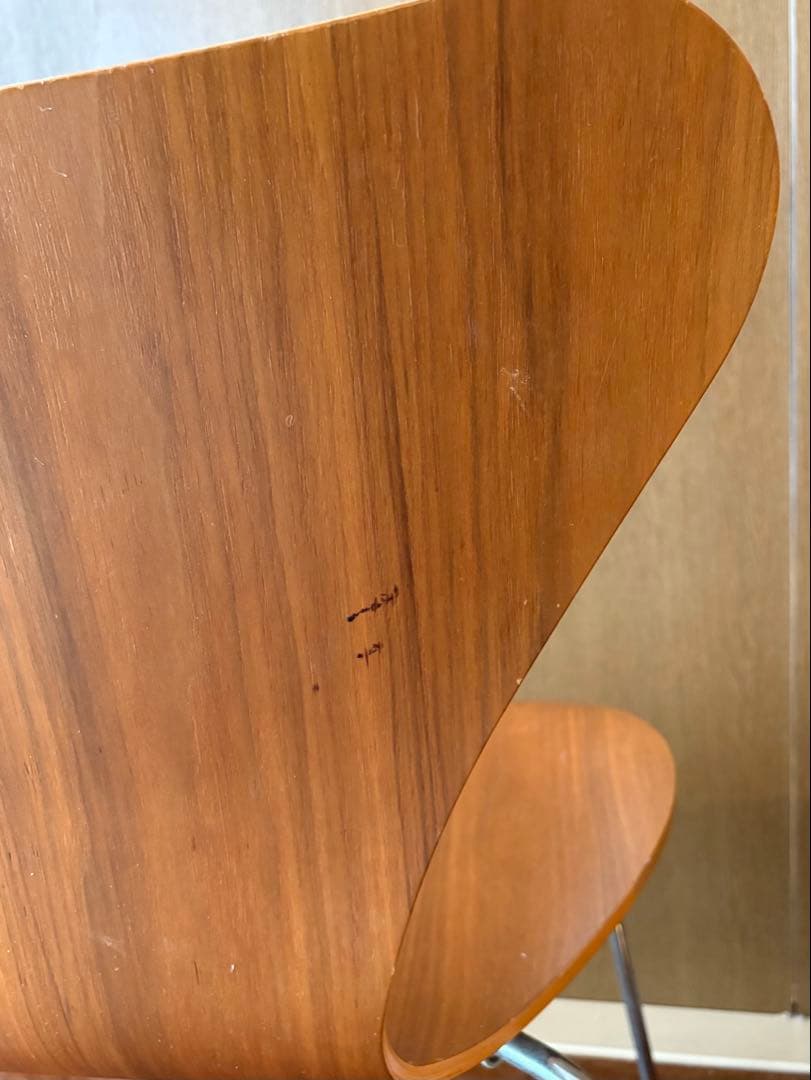 2003製正規品:Fritz Hansen セブンチェア(左)