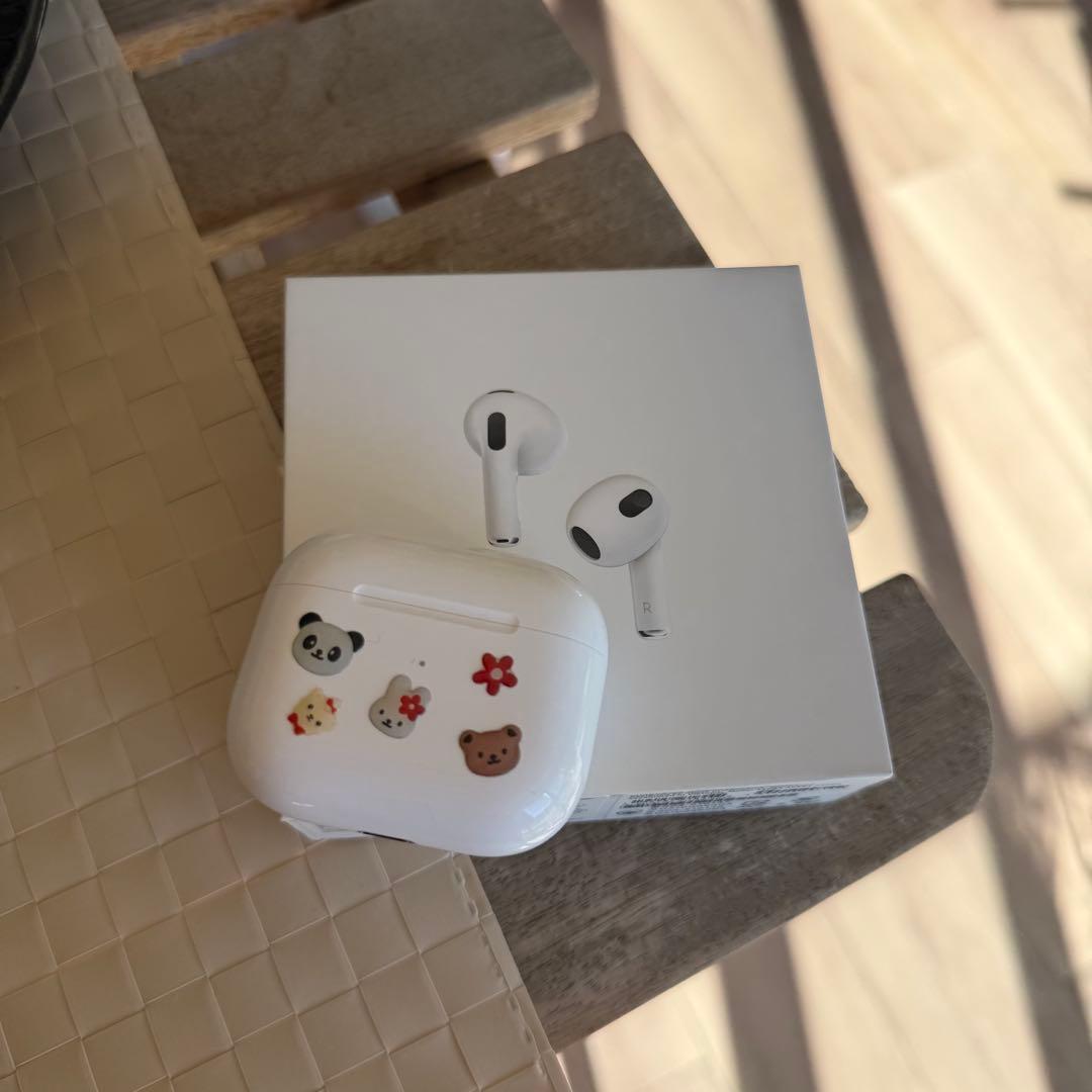 【美品】Apple AirPods 3 エアポッズ　第三世代　ワイヤレス充電