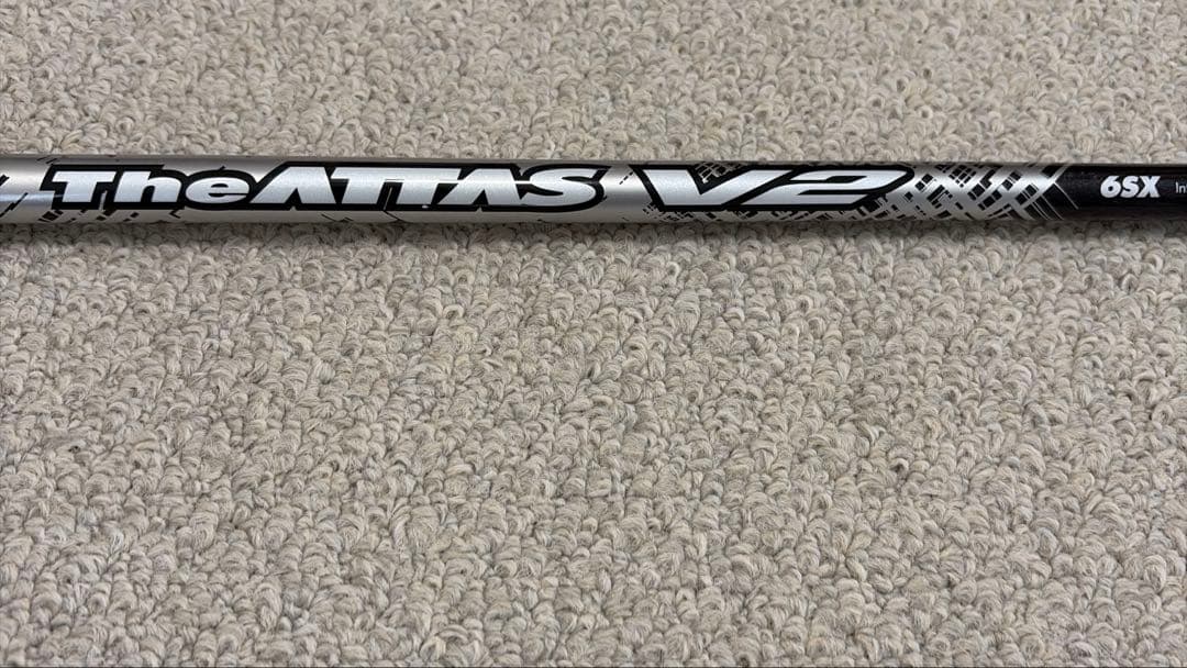 The ATTAS V2 6SXドライバー タイトリストスリーブ付き