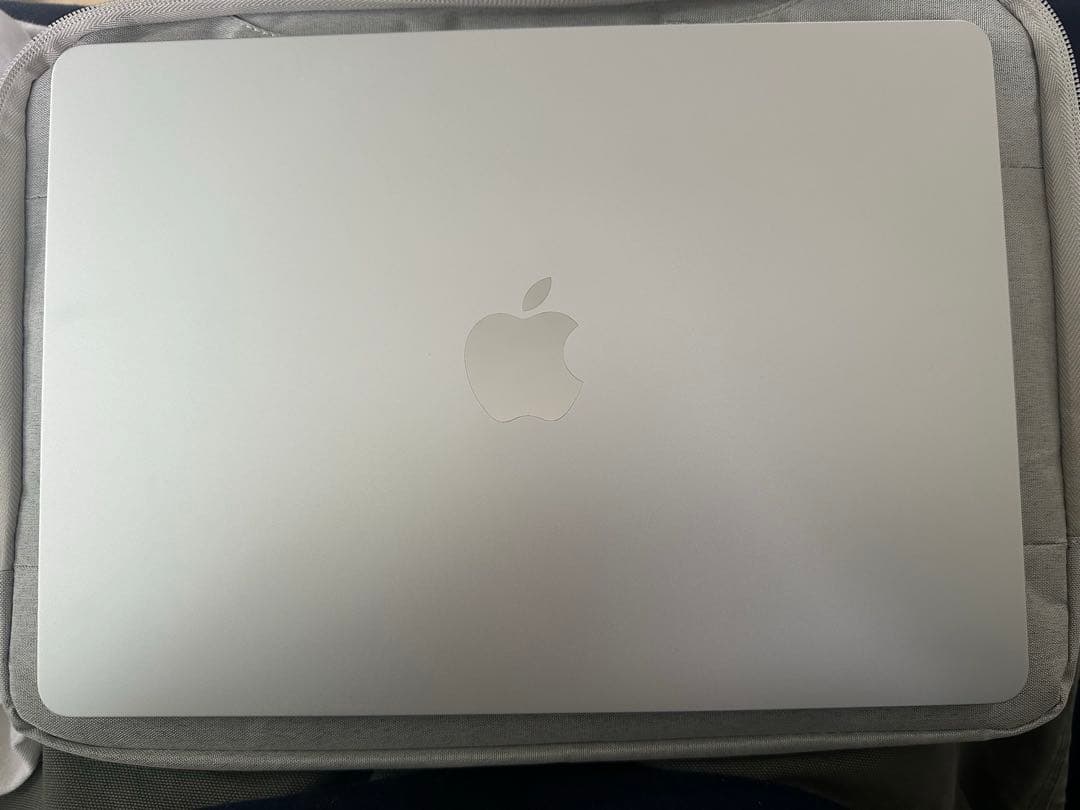 MacBook Air (M2) 13インチ16GB 265GB