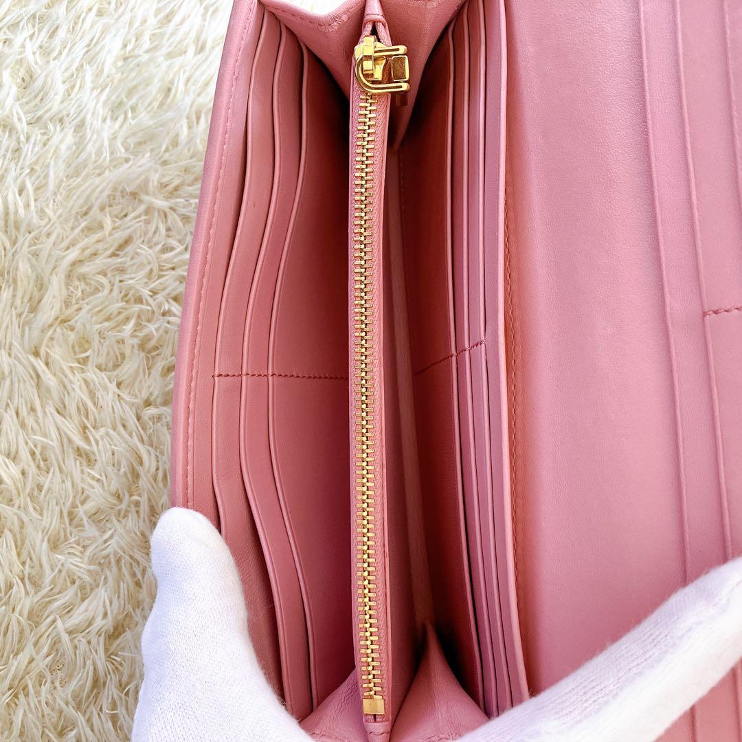 良品✨ミュウミュウ 長財布 マテラッセ マトラッセ 金ロゴ ピンク系 フラップ