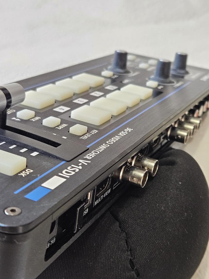 Roland V1-SDI ＋ Blackmagic SDI/HDMI 3個