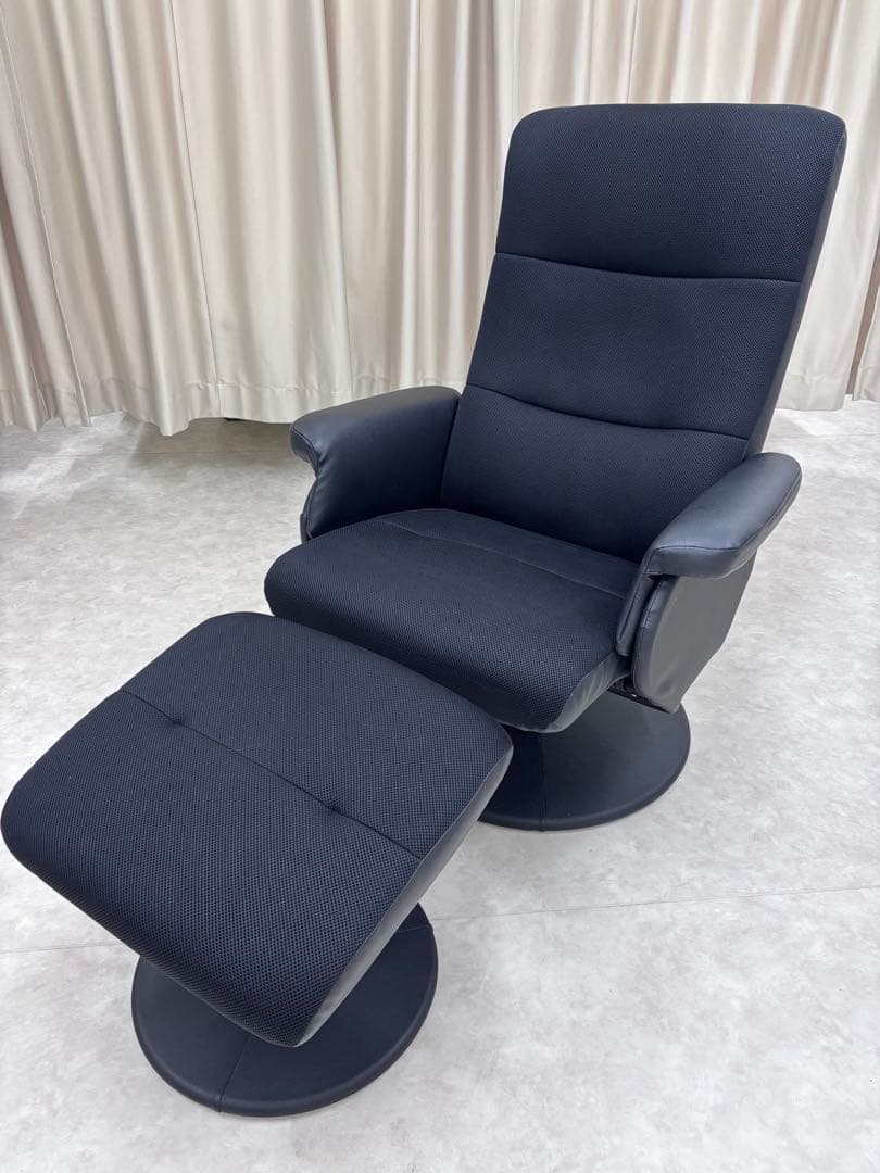 ブラック リクライニングチェア オットマン付き