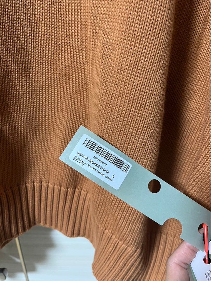 offwhite バックアローエンボスニット　シュプリーム