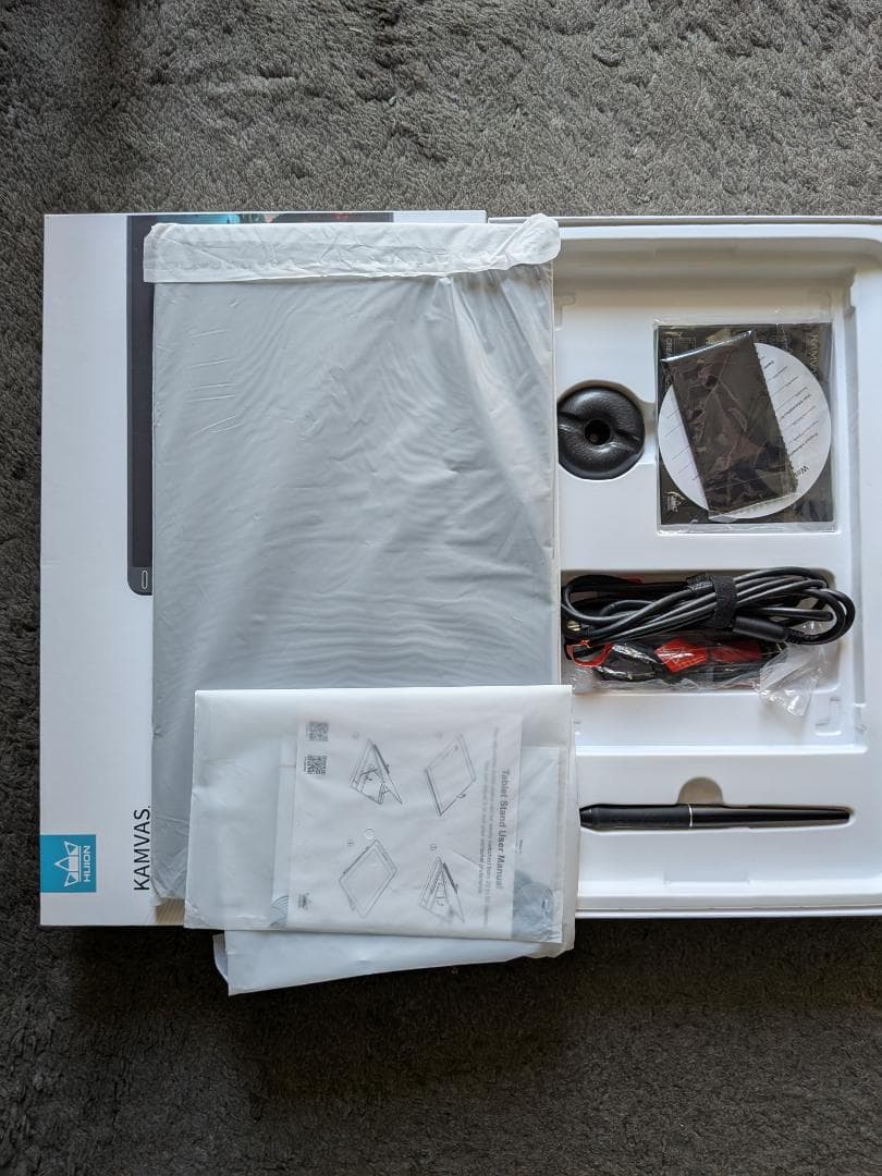 ほぼ新品HUION KAMVAS13液晶ペンタブレット本体再々値下げしました