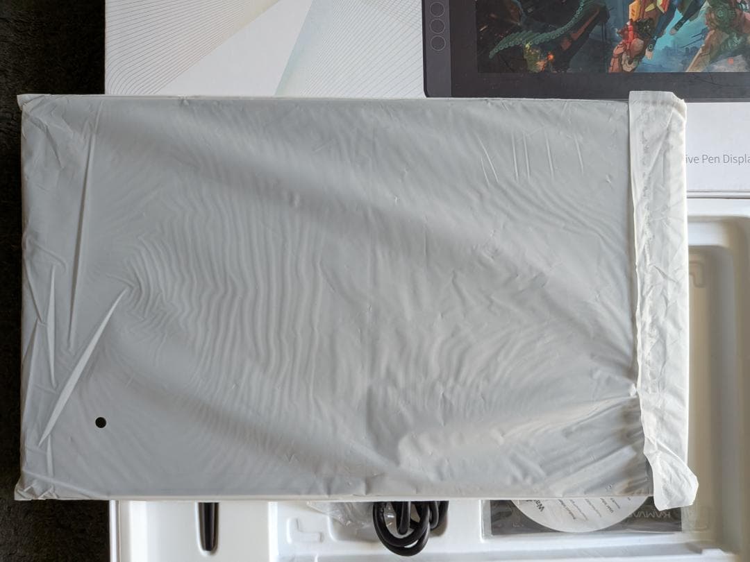 ほぼ新品HUION KAMVAS13液晶ペンタブレット本体再々値下げしました