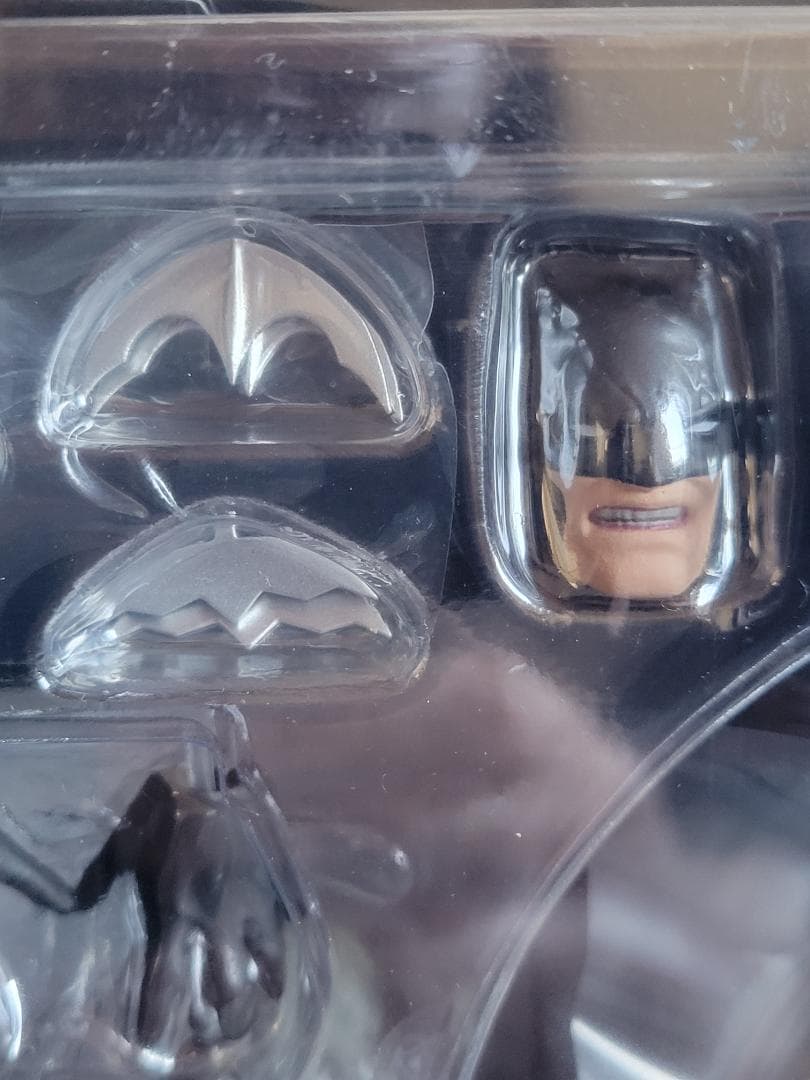 MAFEX バットマン HUSH ブラックVer. アクションフィギュア 新品