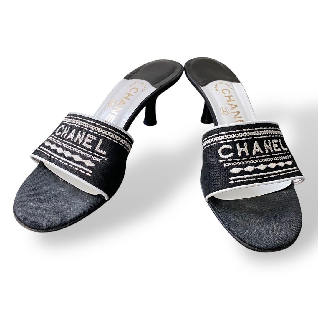 CHANEL ロゴ刺繍　ミュール　白　黒　23-23.5cm