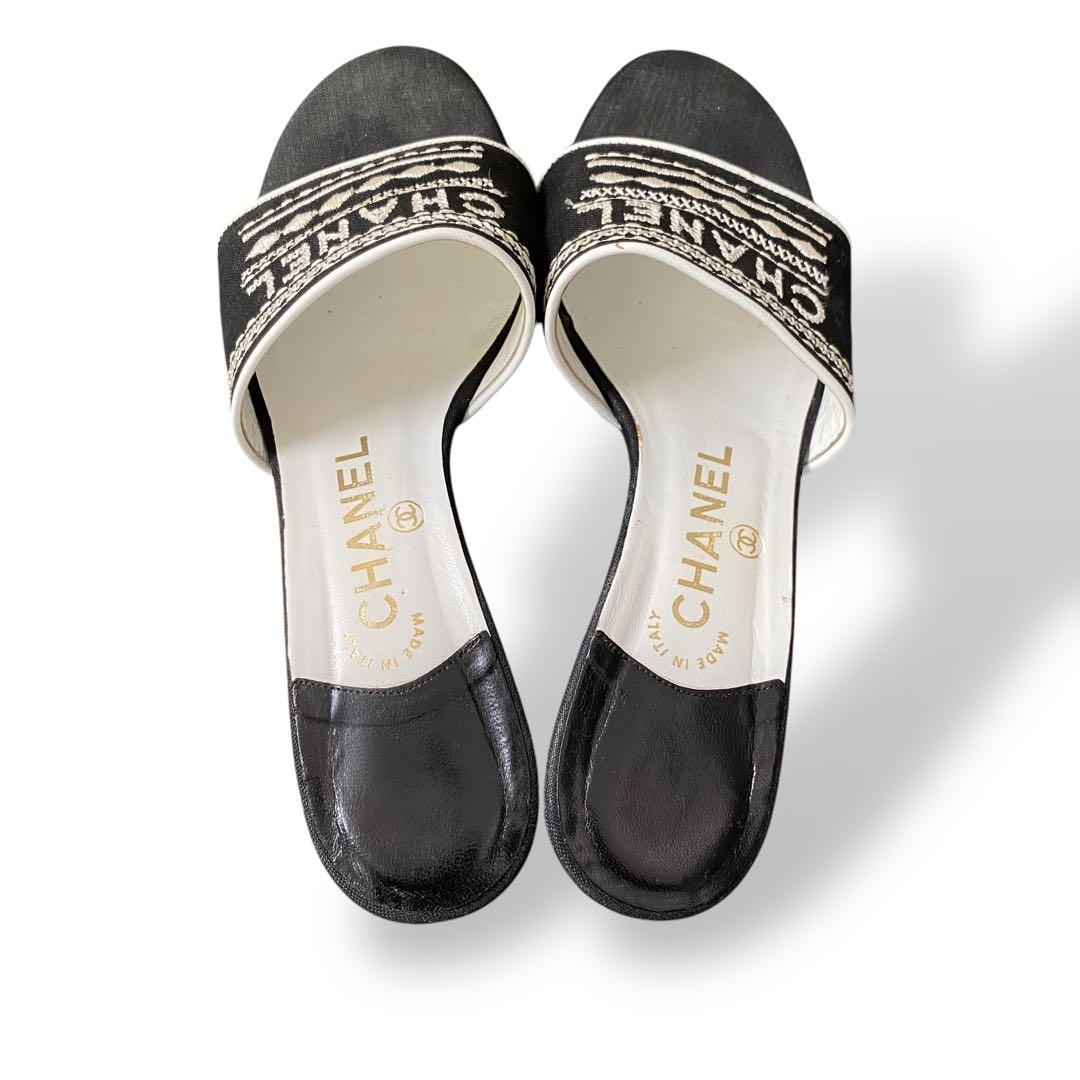 CHANEL ロゴ刺繍　ミュール　白　黒　23-23.5cm