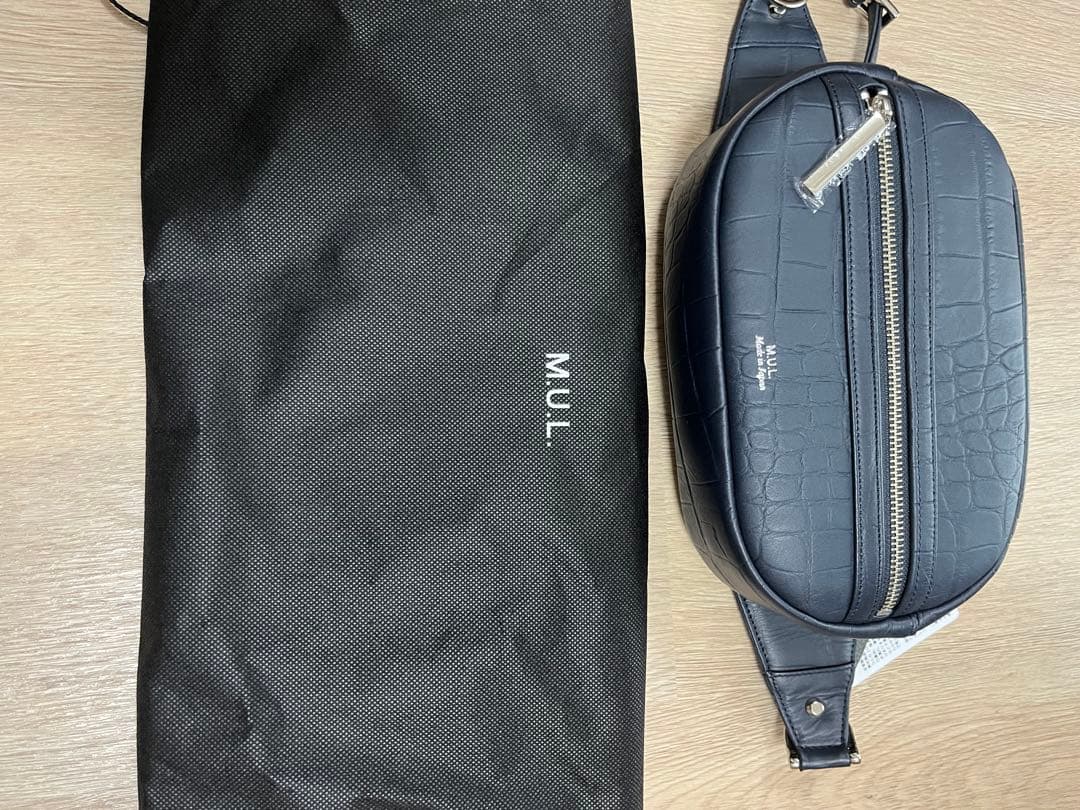 M.U.L. クロコダイル型押しボディバッグ
