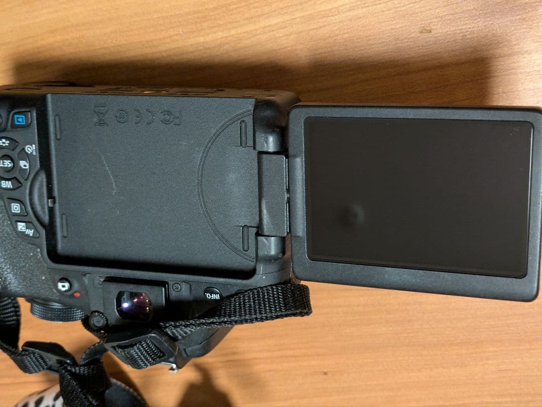 ジャンク Canon EOS Kiss X8i デジタル一眼レフ