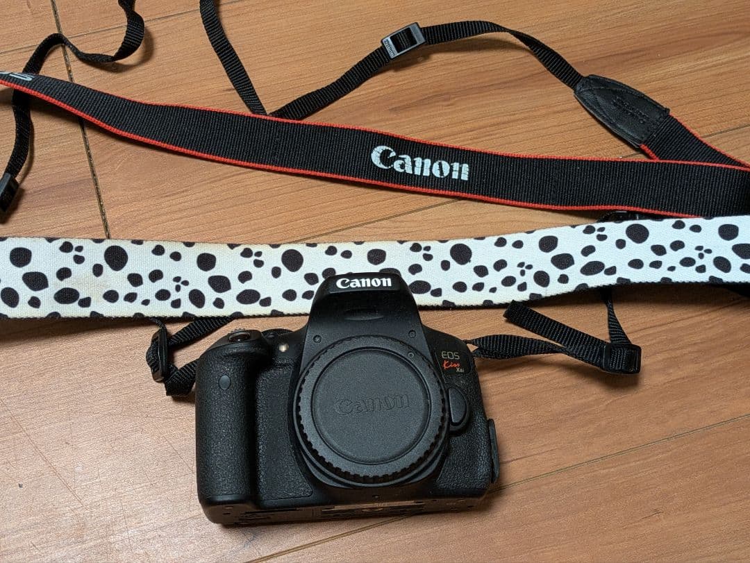 ジャンク Canon EOS Kiss X8i デジタル一眼レフ