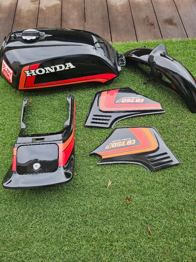 HONDA CB750F タンクセット ブラックスペンサー　外装一式